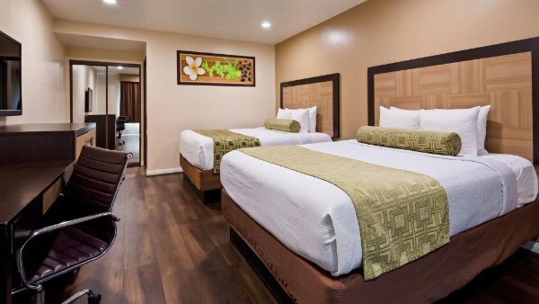 Best Western Plus Glendale image 12