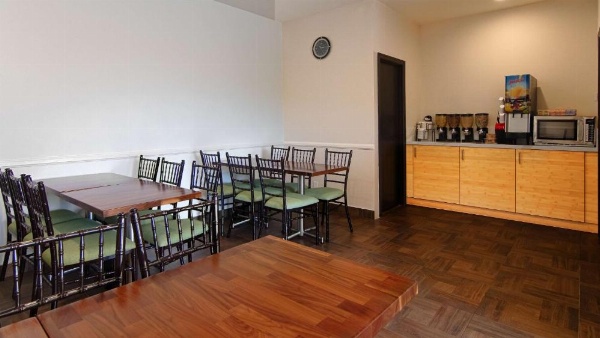 Best Western Plus Glendale image 9